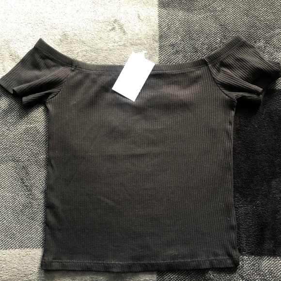 2 H&M off the shoulder crop tops - Picture 4 of 6